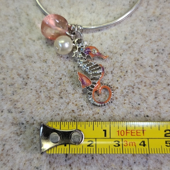 Bracelet Seahorse. Silver/Coral/Pearl look. - Picture 5 of 6